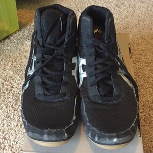 Used men’s wrestling shoes